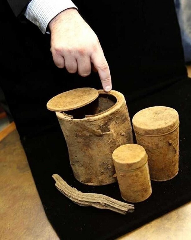 Foto - Bahçesindeki ağacın altında şans eseri buldu! Varilin içinden çıkanlar bir aileyi zengin etti, herkes şaşkın