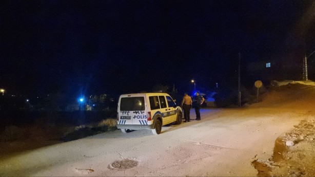 Foto - Bahçesindeki odunların alev aldığı evi itfaiye kurtardı