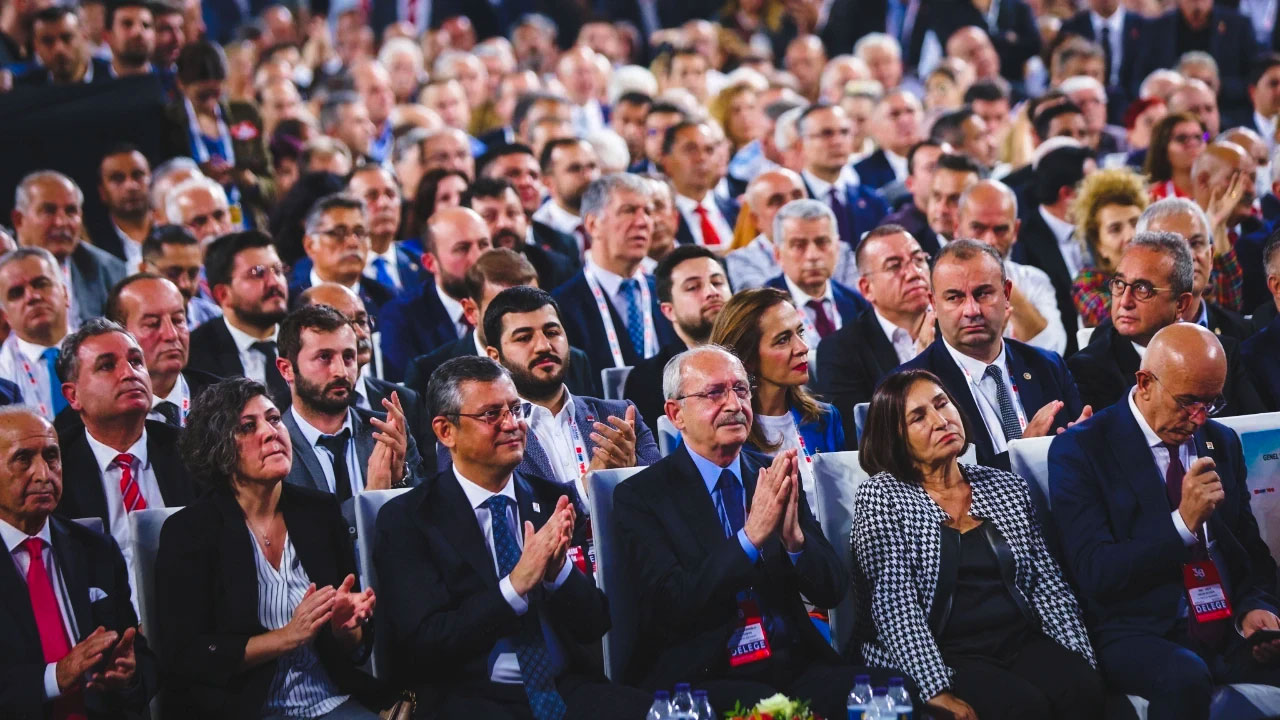 Foto - Bak sen şu arsızlara!.. Kurultay’da Özgür’e oy veren delegelere bakın nasıl kıyak geçmişler!