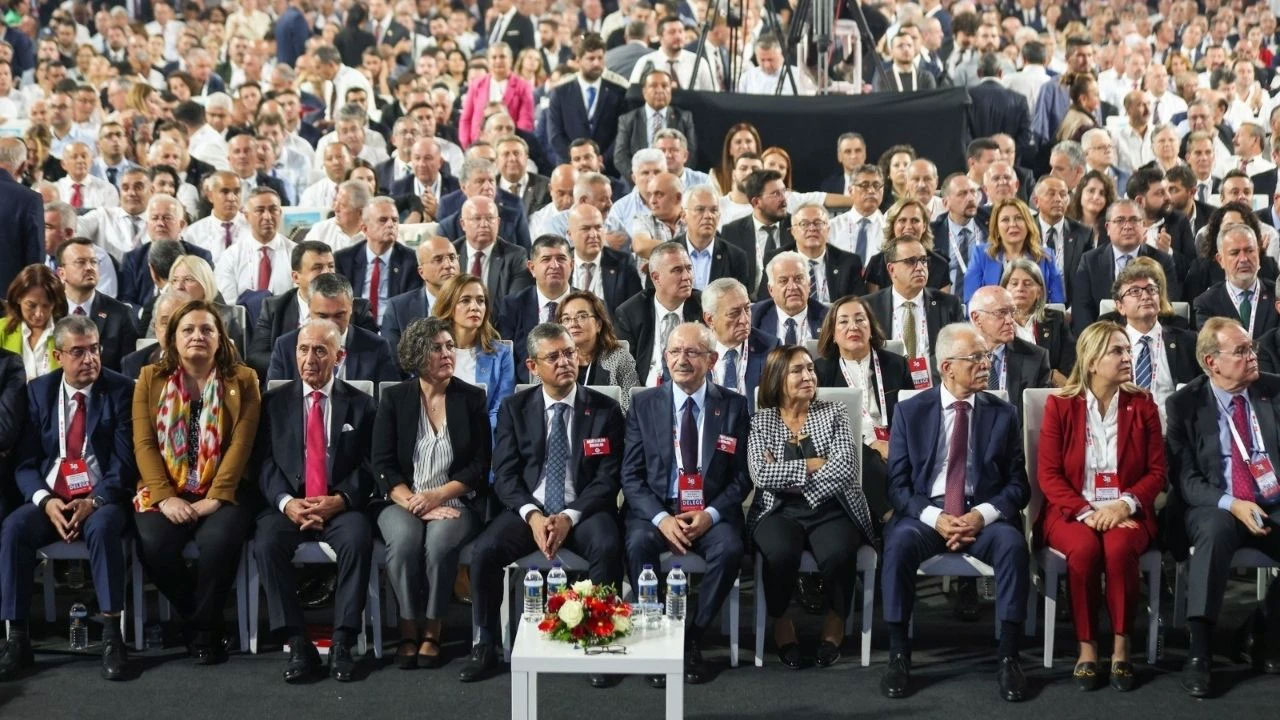 Foto - Bak sen şu arsızlara!.. Kurultay’da Özgür’e oy veren delegelere bakın nasıl kıyak geçmişler!