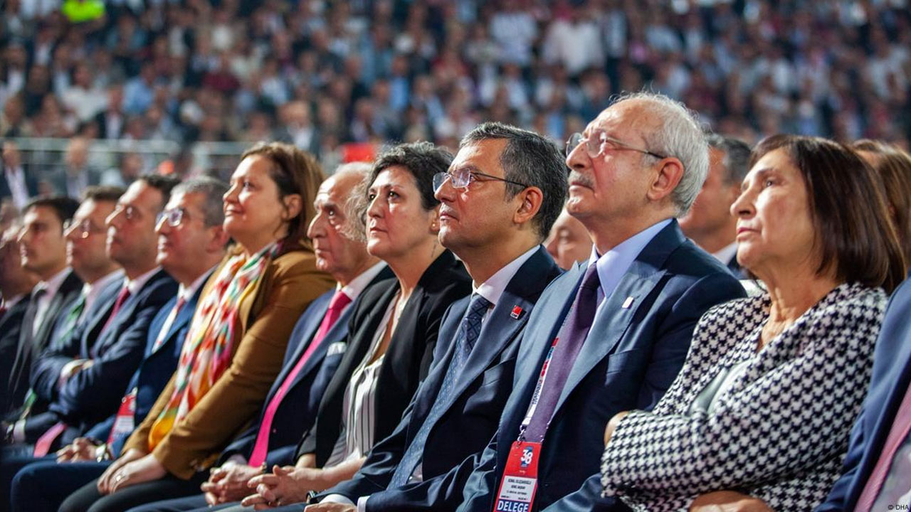 Foto - Bak sen şu arsızlara!.. Kurultay’da Özgür’e oy veren delegelere bakın nasıl kıyak geçmişler!