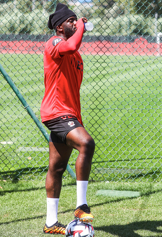 Foto - Bak sen şu hamburgerci Ndombele’ye! Galatasaray ile ilgili müthiş itirafı paylaştı…