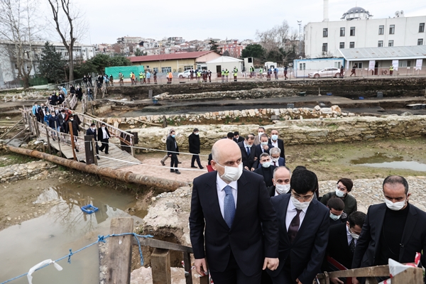 Foto - Bakan Adil Karaismailoğlu tarihi Haydarpaşa Garı'ndaki çalışmaları inceledi