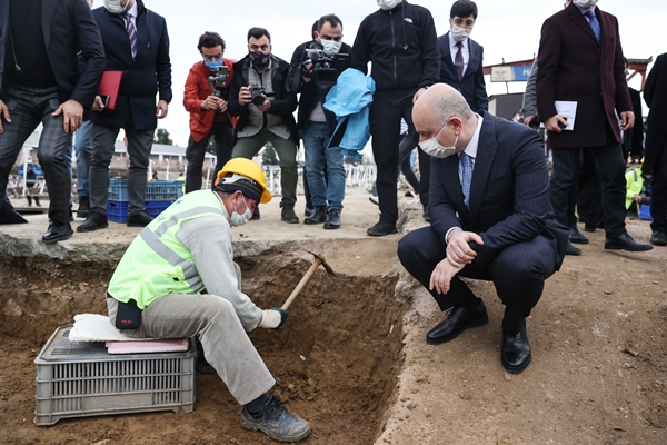 Foto - Bakan Adil Karaismailoğlu tarihi Haydarpaşa Garı'ndaki çalışmaları inceledi