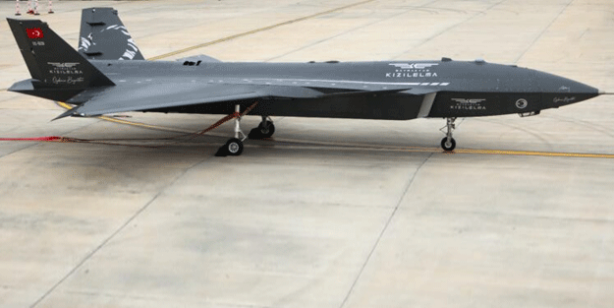 Bakan Akar, 'Bayraktar Kızılelma'yı inceledi