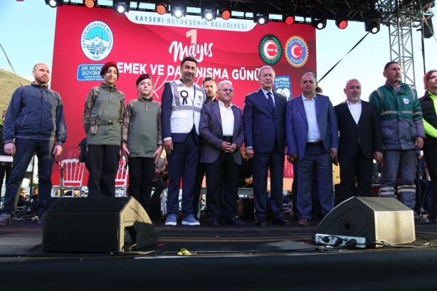 Foto - Bakan Akar: Hiçbir işçinin hakkını yedirmedik yedirmeyeceğiz