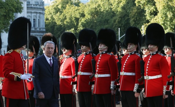 Foto - Bakan Akar, İngiltere Savunma Bakanı ile görüştü
