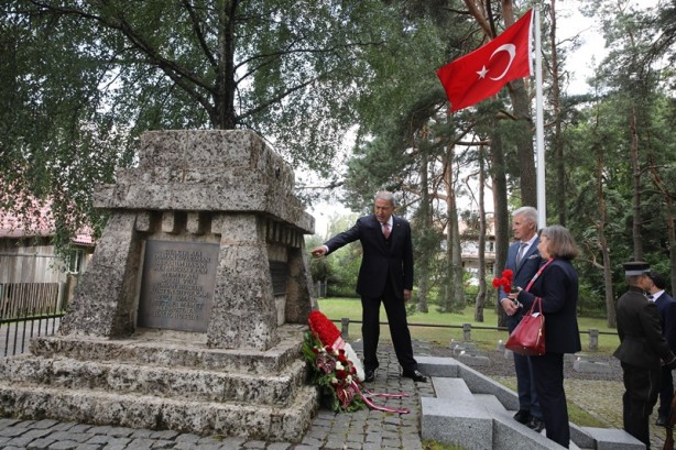 Foto - Bakan Akar, Letonya'da ziyaret etti! 17 sene sonra bir ilk