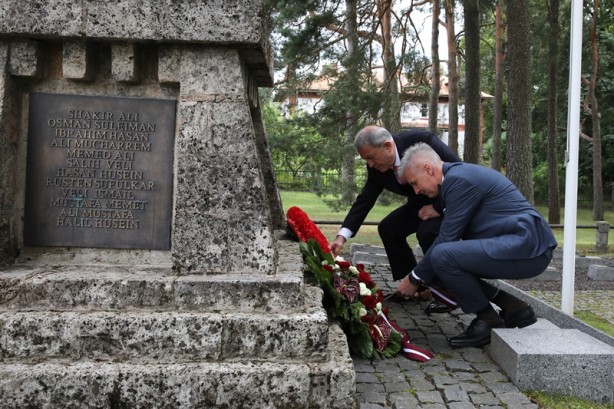 Foto - Bakan Akar, Letonya'da ziyaret etti! 17 sene sonra bir ilk