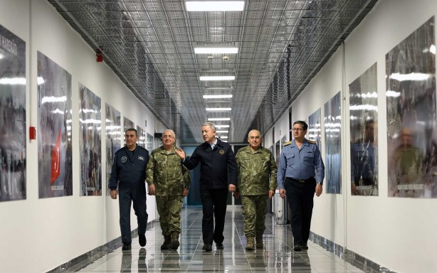 Bakan Akar operasyonu böyle takip etti