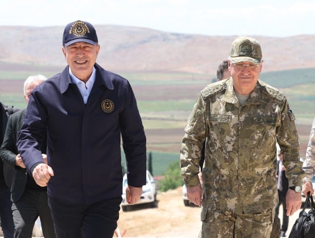 Foto - Bakan Akar ve kuvvet komutanlarından sınır hattına çıkarma