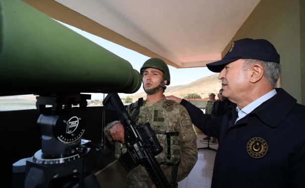 Foto - Bakan Akar ve kuvvet komutanlarından sınır hattına çıkarma