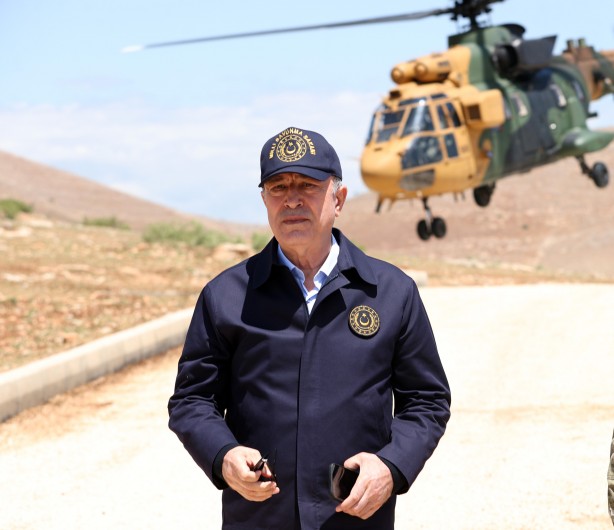 Foto - Bakan Akar ve kuvvet komutanlarından sınır hattına çıkarma