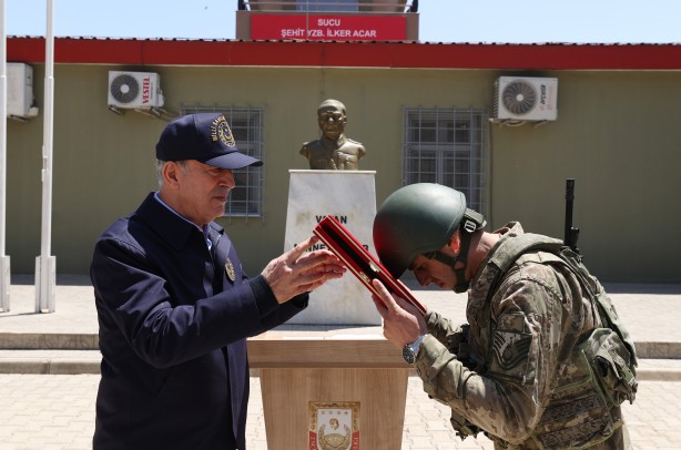 Foto - Bakan Akar ve kuvvet komutanlarından sınır hattına çıkarma