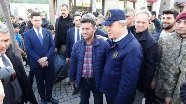 Bakan Akar ve TSK komuta kademesi Diyarbakır sokaklarında