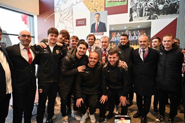 Bakan Bak, İnegöl’de spor tesisi açılışında konuştu: "Türkiye bir spor devrimi yaşıyor"