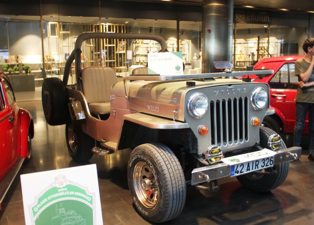 Foto - Bakan bir daha bakıyor! Klasik otomobil tutkunları buraya