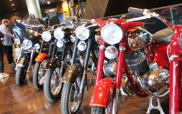 Foto - Bakan bir daha bakıyor! Klasik otomobil tutkunları buraya