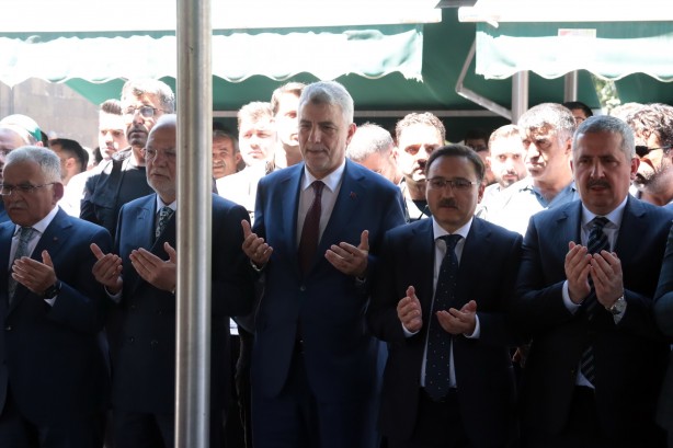 Bakan Bolat, Haniye için kılınan gıyabi cenaze namazına katıldı