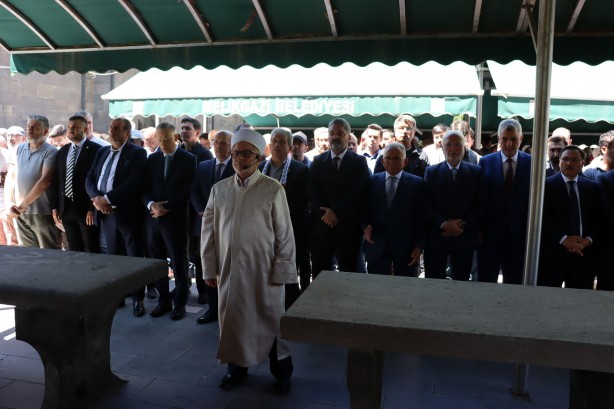 Foto - Bakan Bolat, Haniye için kılınan gıyabi cenaze namazına katıldı
