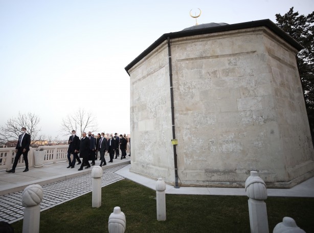 Foto - Bakan Çavuşoğlu, Macaristan'da Gül Baba Türbesi'ni ziyaret etti