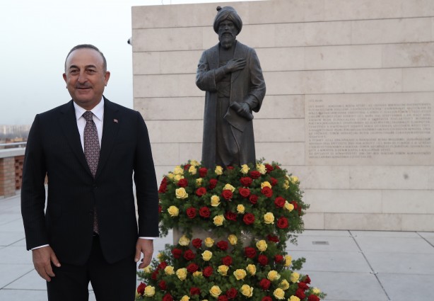 Foto - Bakan Çavuşoğlu, Macaristan'da Gül Baba Türbesi'ni ziyaret etti