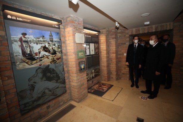 Foto - Bakan Çavuşoğlu, Macaristan'da Gül Baba Türbesi'ni ziyaret etti