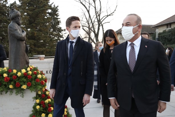 Foto - Bakan Çavuşoğlu, Macaristan'da Gül Baba Türbesi'ni ziyaret etti