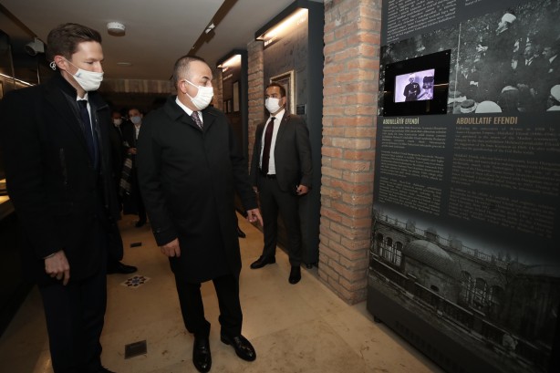 Foto - Bakan Çavuşoğlu, Macaristan'da Gül Baba Türbesi'ni ziyaret etti