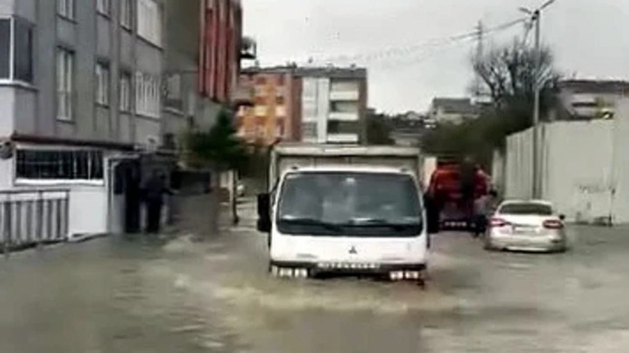 Foto - Bakan Çiftçi'den kuvvetli sağanak uyarısı! Uyarı kodu sarıdan turuncuya geçti!