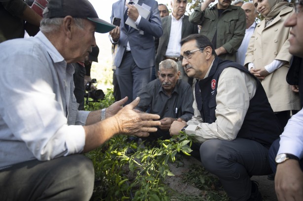 Foto - Bakan Dönmez, çiftçiye elektrik sağlayacak MOBİTEM'i inceledi