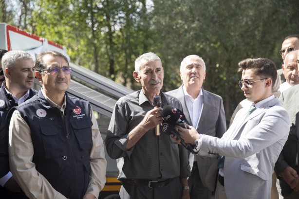Foto - Bakan Dönmez, çiftçiye elektrik sağlayacak MOBİTEM'i inceledi