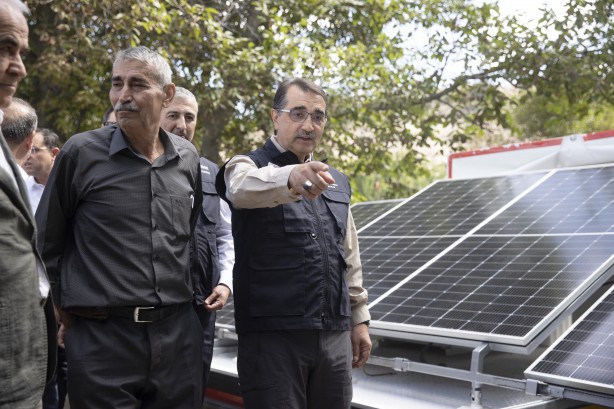 Foto - Bakan Dönmez, çiftçiye elektrik sağlayacak MOBİTEM'i inceledi