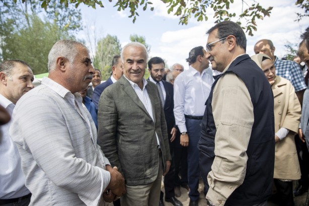 Foto - Bakan Dönmez, çiftçiye elektrik sağlayacak MOBİTEM'i inceledi