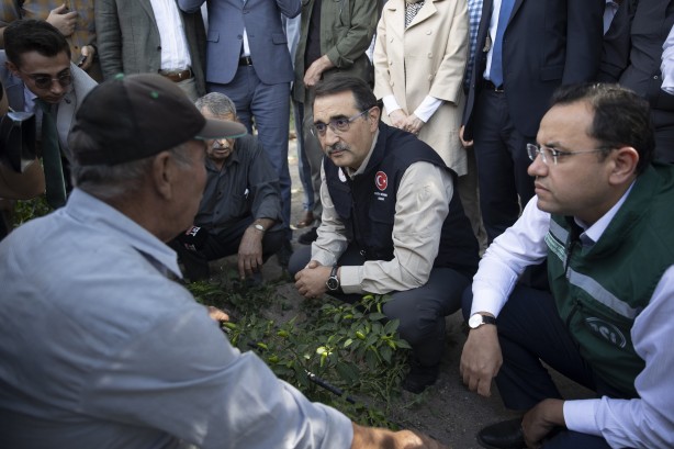 Foto - Bakan Dönmez, çiftçiye elektrik sağlayacak MOBİTEM'i inceledi
