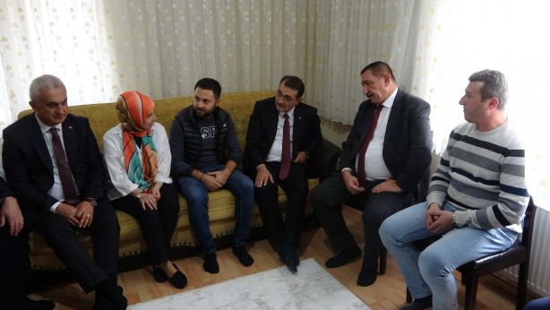 Foto - Bakan Dönmez doğal gaz sevincine ortak oldu