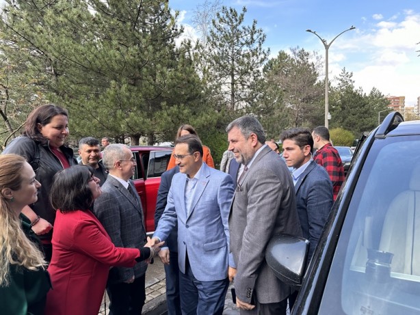 Foto - Bakan Dönmez, huzurevi ve hastanede vatandaşlarla bayramlaştı