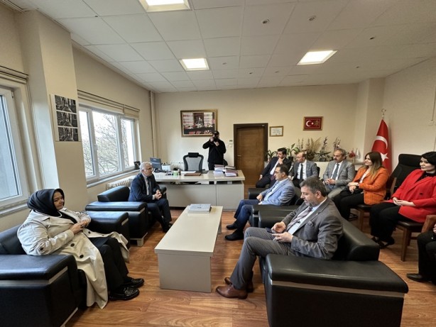 Foto - Bakan Dönmez, huzurevi ve hastanede vatandaşlarla bayramlaştı
