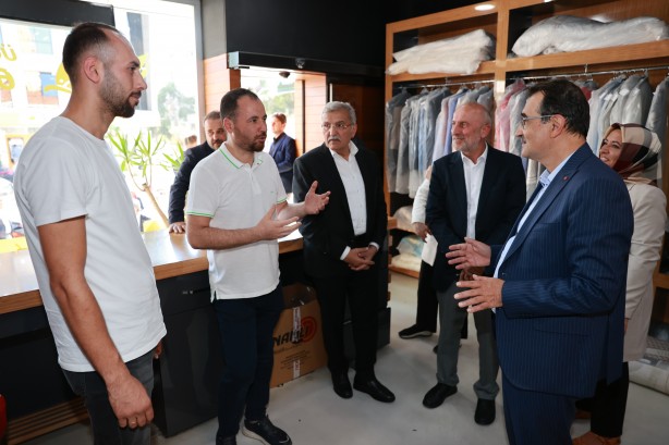 Bakan Dönmez vatandaşa taksi gönderdi