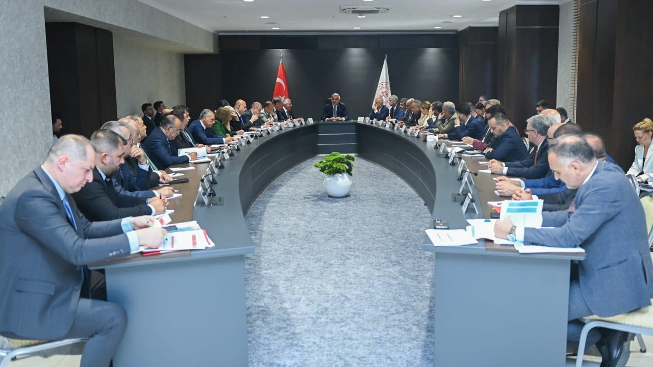 Bakan Ersoy Kahramanmaraş'ta valiler, belediye başkanları ve milletvekillerinin taleplerini dinledi