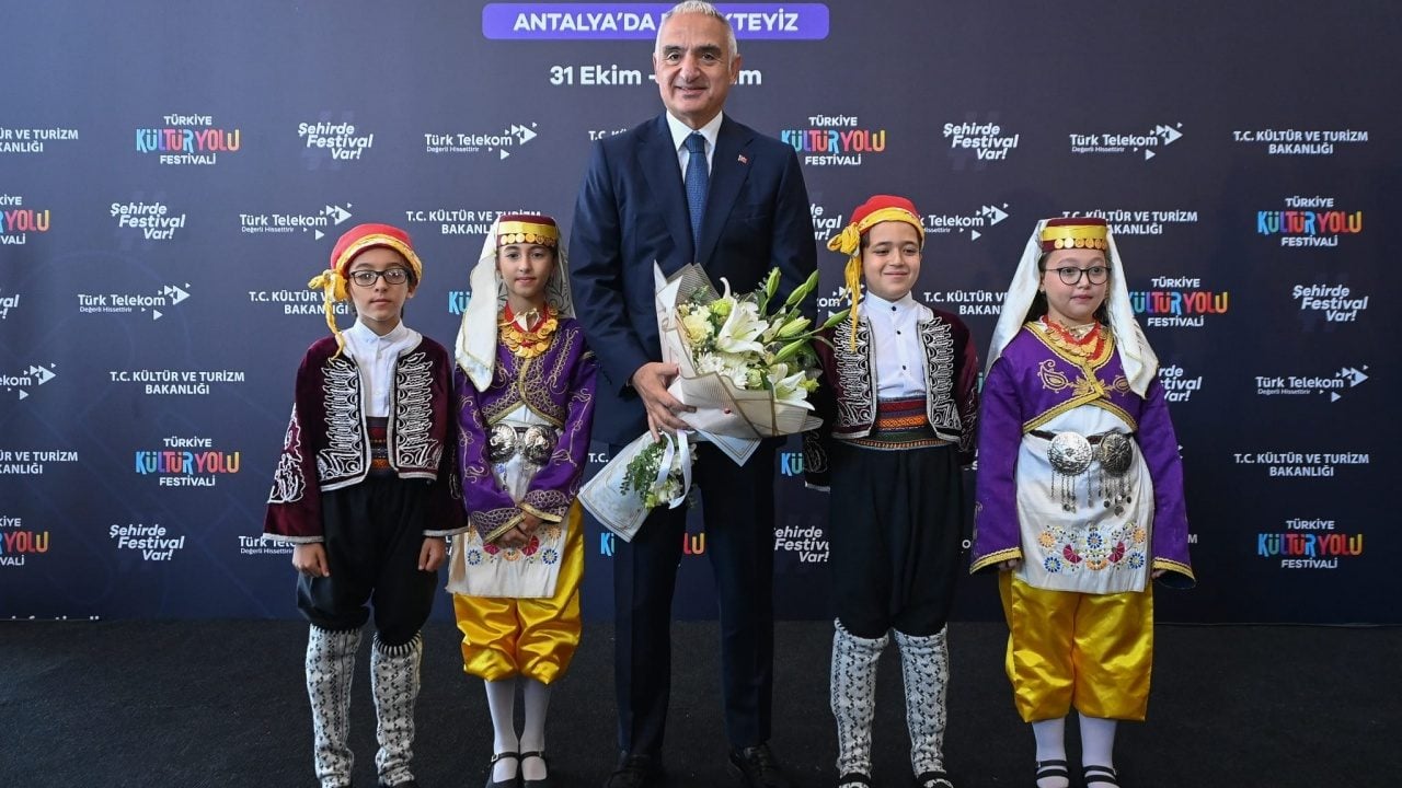 Foto - Bakan Ersoy müjdeyi verdi: 40'tan fazla etkinliğin açılışını yaptı 