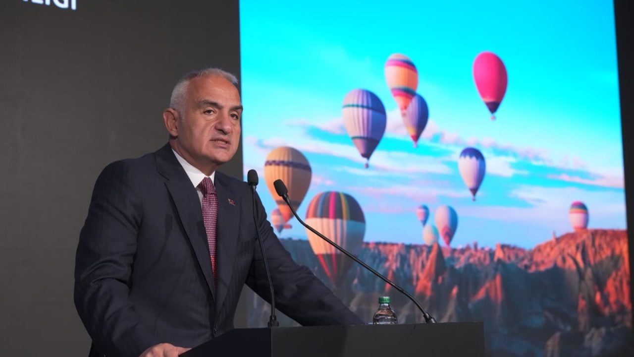 Foto - Bakan Ersoy, turizm geliri 2026'nın ilk 9 ayında 51 milyar 278 milyon dolar 