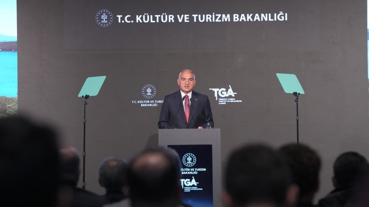 Foto - Bakan Ersoy, turizm geliri 2026'nın ilk 9 ayında 51 milyar 278 milyon dolar 