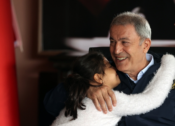 Foto - Bakan Hulusi Akar duyurdu: 306 terörist etkisiz hale getirildi