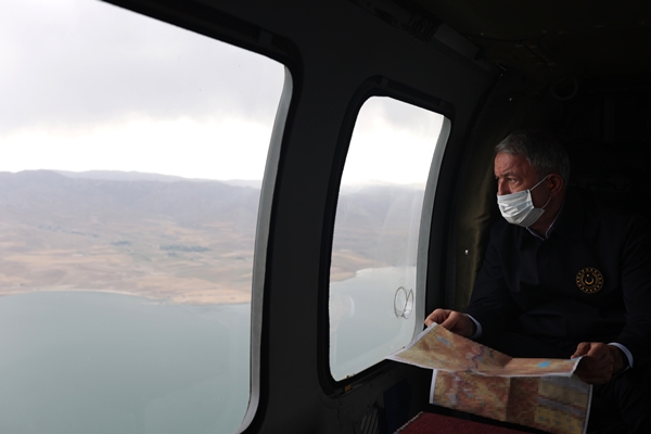 Foto - Bakan Hulusi Akar sınır hattında! Bizzat inceledi