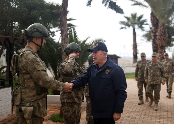 Bakan Hulusi Akar ülkesine dönen Suriyelilerin sayısını açıkladı