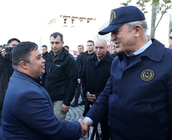 Foto - Bakan Hulusi Akar ve TSK komuta kademesi Diyarbakır sokaklarında