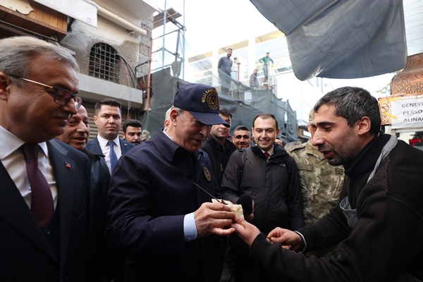 Foto - Bakan Hulusi Akar ve TSK komuta kademesi Diyarbakır sokaklarında