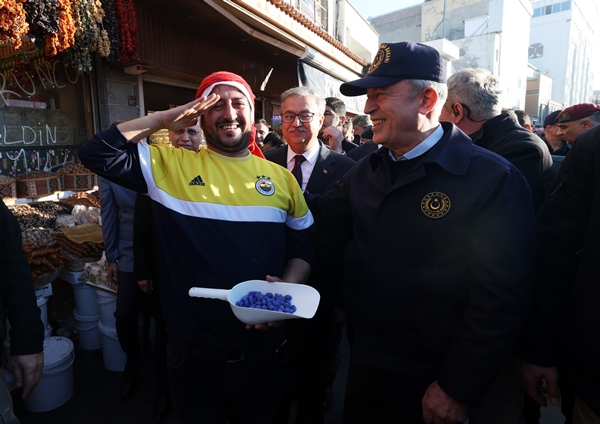 Foto - Bakan Hulusi Akar ve TSK komuta kademesi Diyarbakır sokaklarında