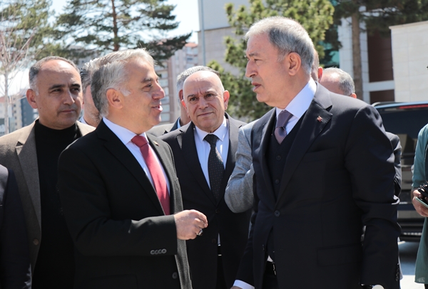 Bakan Hulusi Akar'dan çok net mesaj: Arkalarında kim olursa olsun yok edeceğiz